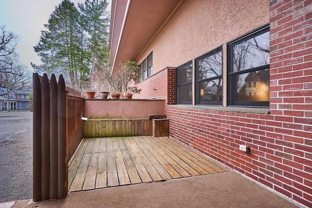 26 Crescent St G2, Northampton, MA 01060