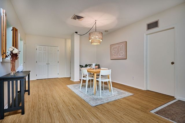 26 Crescent St G2, Northampton, MA 01060