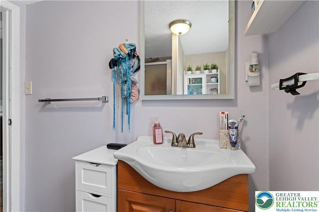 724 Krocks Court, Lower Macungie Twp, PA 18106