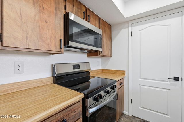 6943 W MONTEROSA Circle 1390, Phoenix, AZ 85033