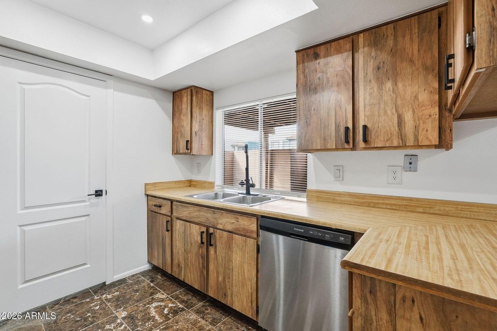 Image 12 of property listing at 6943 W MONTEROSA Circle 1390, Phoenix, AZ 85033