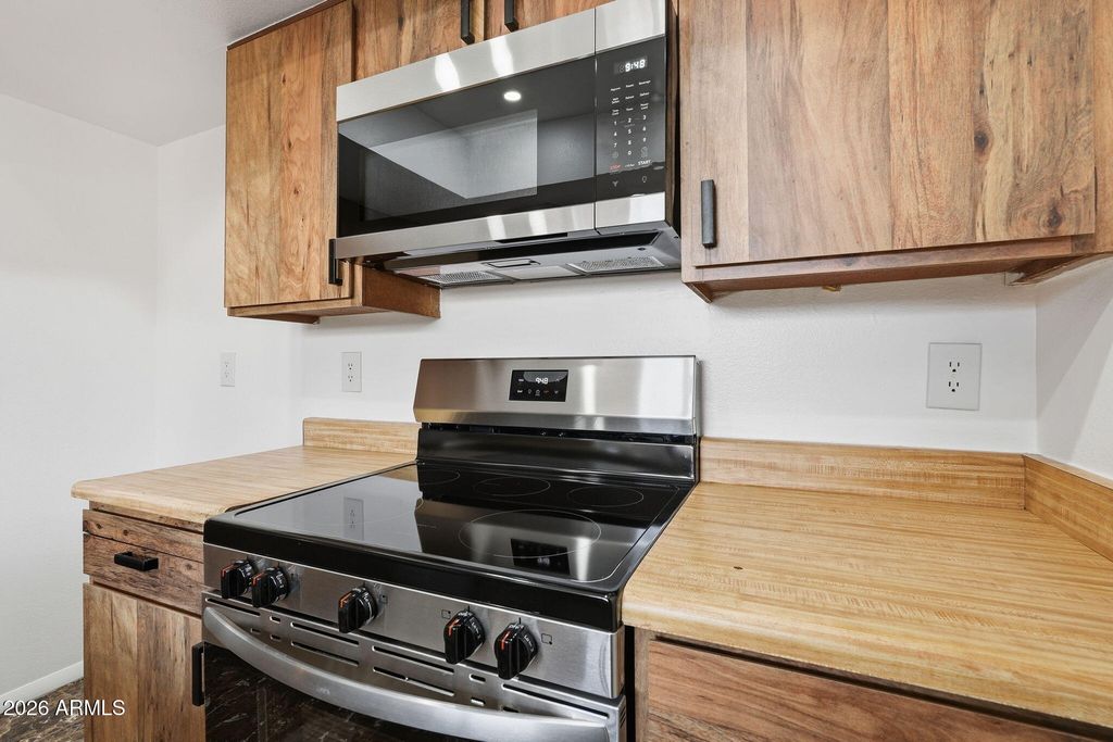 Image 14 of property listing at 6943 W MONTEROSA Circle 1390, Phoenix, AZ 85033