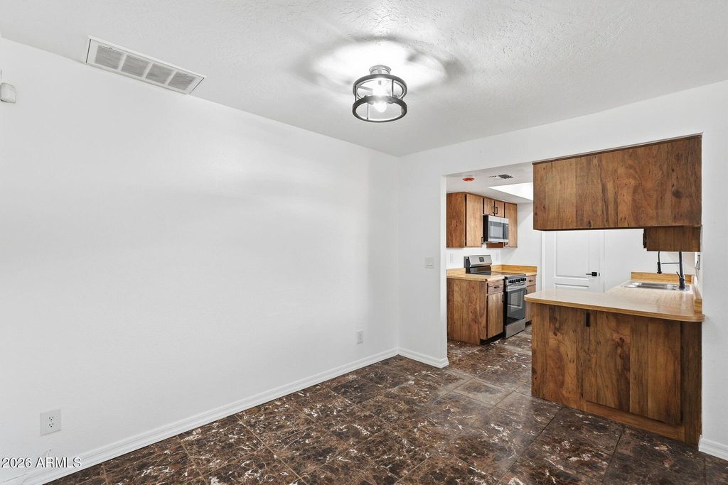 Image 15 of property listing at 6943 W MONTEROSA Circle 1390, Phoenix, AZ 85033