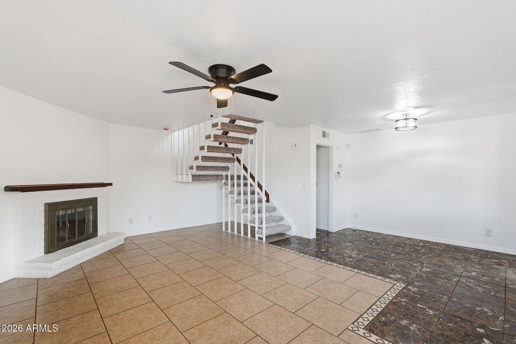 Image 5 of property listing at 6943 W MONTEROSA Circle 1390, Phoenix, AZ 85033