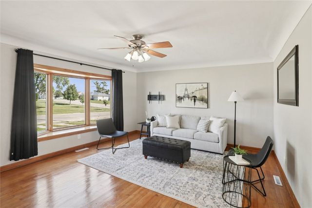 307 3rd Street E, Newhall, IA 52315