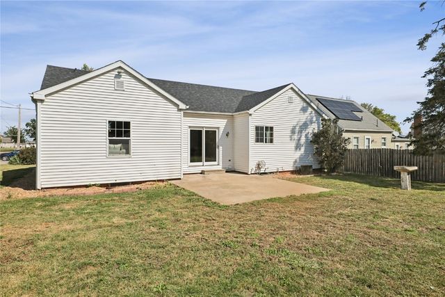 307 3rd Street E, Newhall, IA 52315