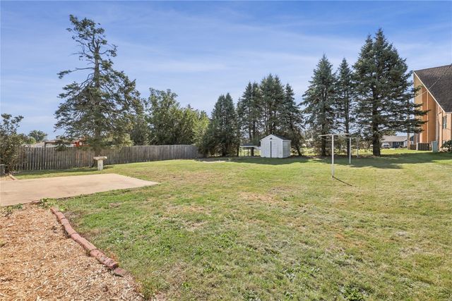 307 3rd Street E, Newhall, IA 52315