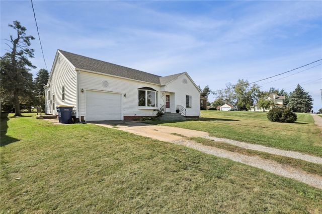 307 3rd Street E, Newhall, IA 52315