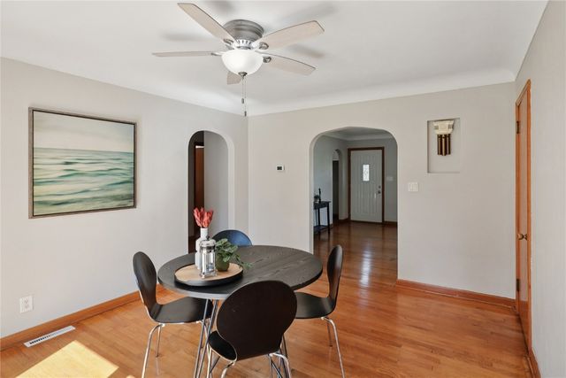 307 3rd Street E, Newhall, IA 52315