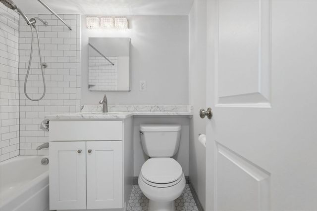 9 Hawthorne Place 11J, Boston, MA 02114