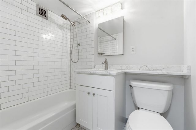 9 Hawthorne Place 11J, Boston, MA 02114