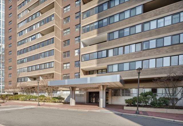 9 Hawthorne Place 11J, Boston, MA 02114