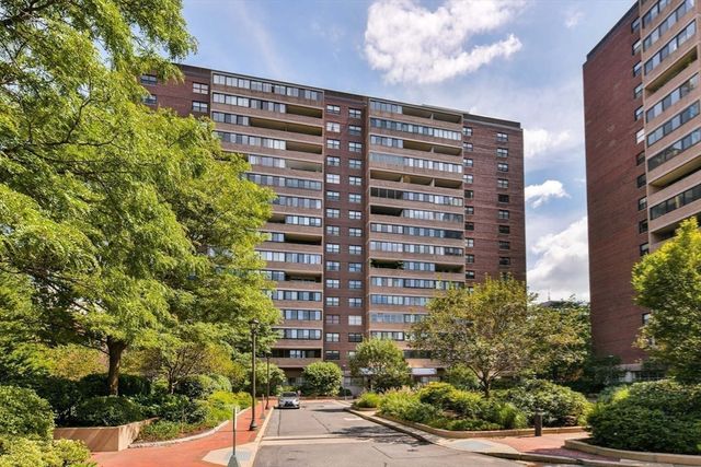 9 Hawthorne Place 11J, Boston, MA 02114