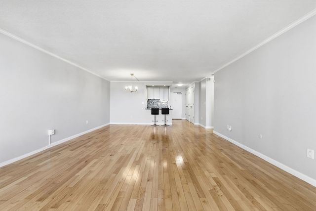 9 Hawthorne Place 11J, Boston, MA 02114