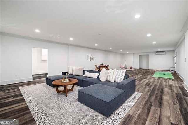 124 Long Shadows Drive, Alpharetta, GA 30004