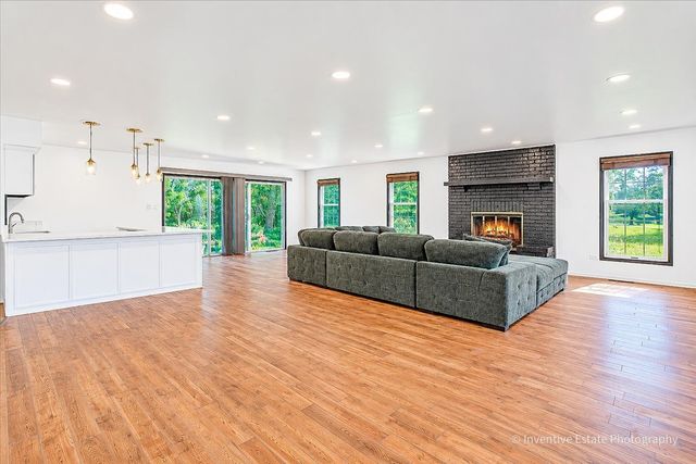 7 Willow Bay Drive, South Barrington, IL 60010