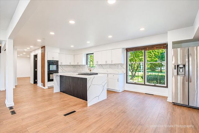 7 Willow Bay Drive, South Barrington, IL 60010