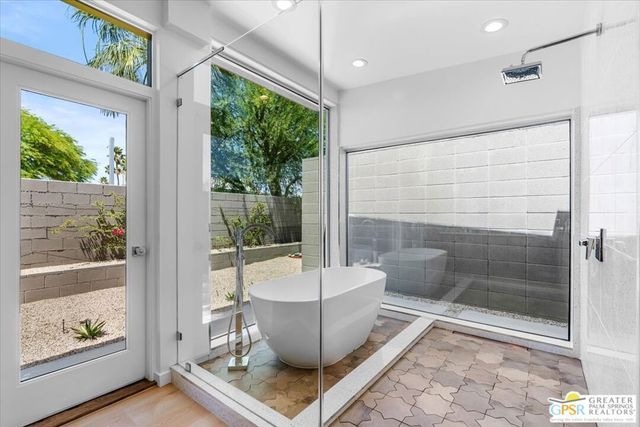 2839 N Davis Way, Palm Springs, CA 92262