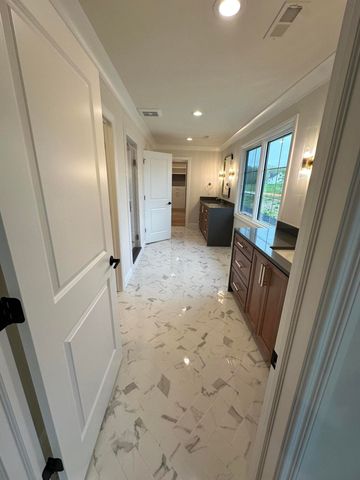 244 Barton Shore Drive 1, Barton Hills Vllg, MI 48105