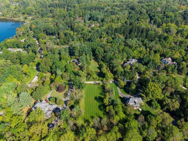 244 Barton Shore Drive 1, Barton Hills Vllg, MI 48105
