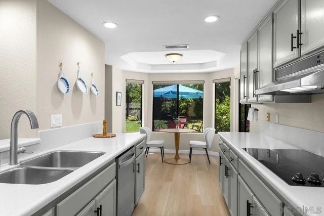 11821 Calle Parral, San Diego, CA 92128