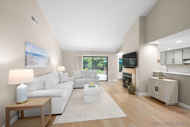 11821 Calle Parral, San Diego, CA 92128