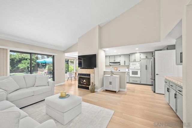 11821 Calle Parral, San Diego, CA 92128