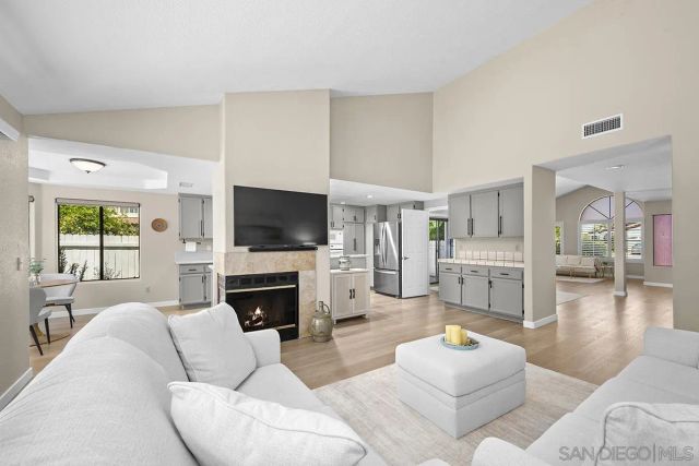 11821 Calle Parral, San Diego, CA 92128