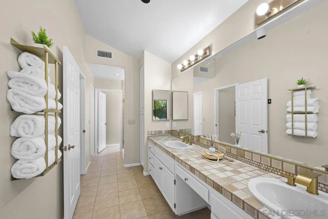 11821 Calle Parral, San Diego, CA 92128