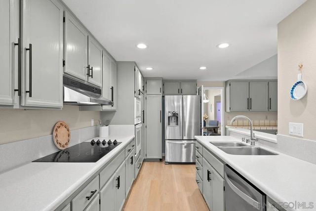 11821 Calle Parral, San Diego, CA 92128