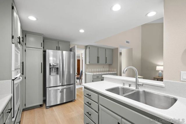 11821 Calle Parral, San Diego, CA 92128