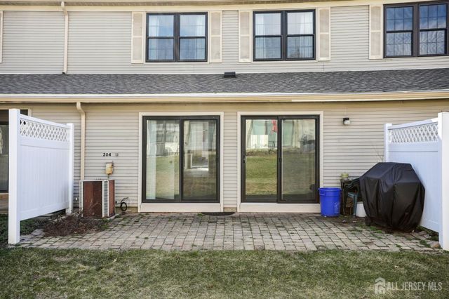 204 Hampshire Court, Piscataway, NJ 08854