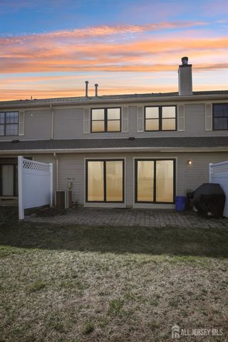 204 Hampshire Court, Piscataway, NJ 08854