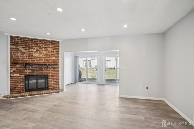 204 Hampshire Court, Piscataway, NJ 08854