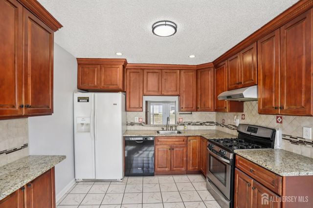 204 Hampshire Court, Piscataway, NJ 08854