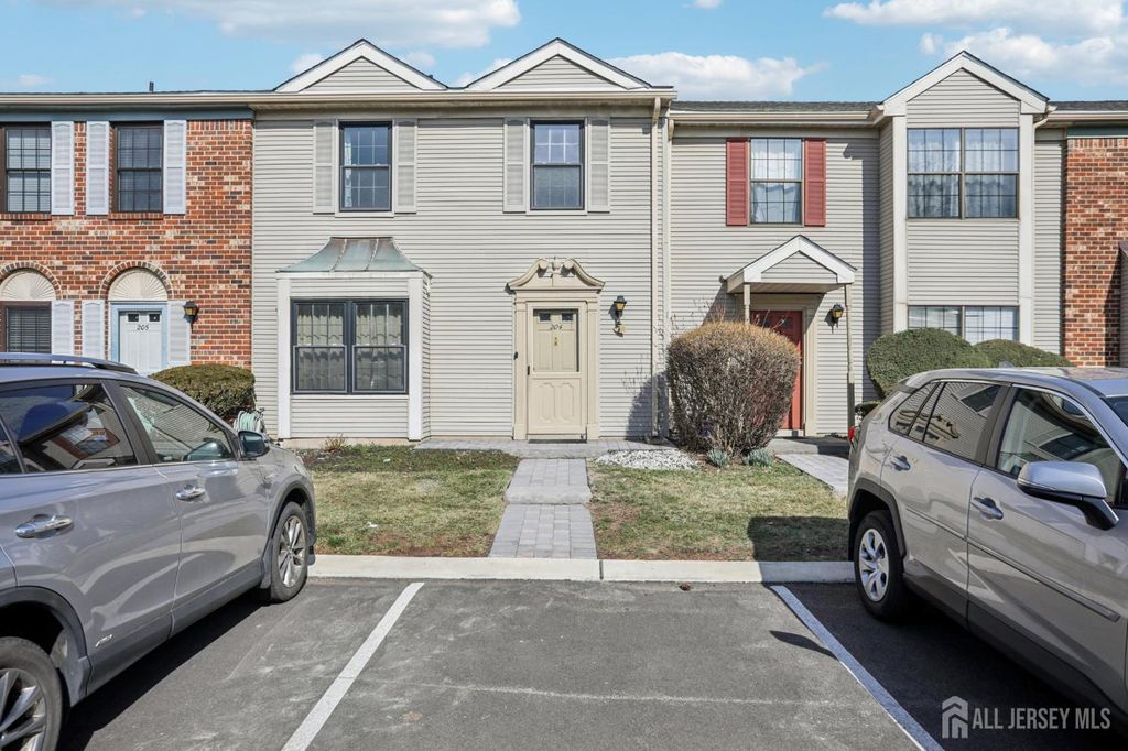 204 Hampshire Court, Piscataway, NJ 08854