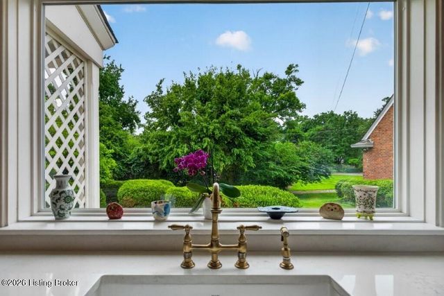 3250 Lexington Rd, Louisville, KY 40206