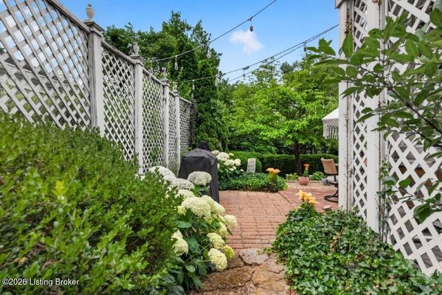 3250 Lexington Rd, Louisville, KY 40206