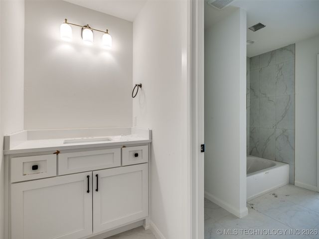 2839 E 142nd Street S, Bixby, OK 74008