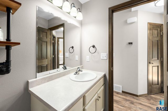 4024 S Sparta Ave Avenue, Sioux Falls, SD 57110