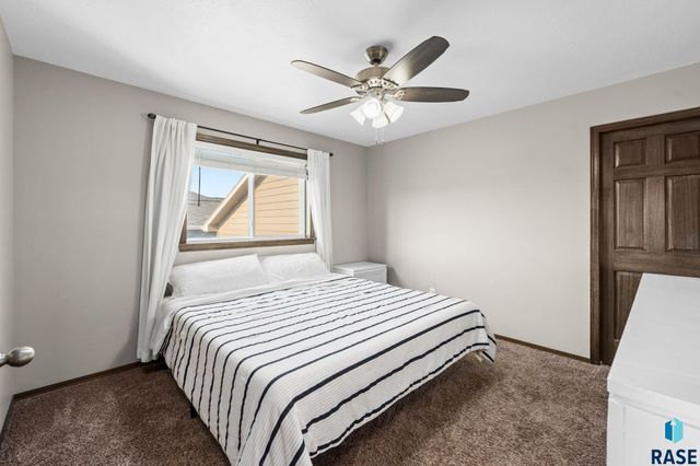 4024 S Sparta Ave Avenue, Sioux Falls, SD 57110