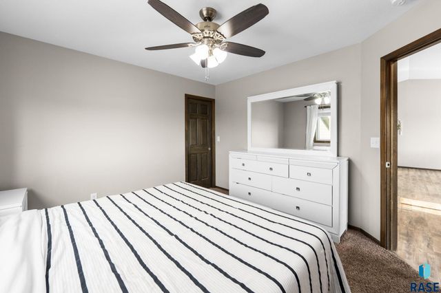 4024 S Sparta Ave Avenue, Sioux Falls, SD 57110