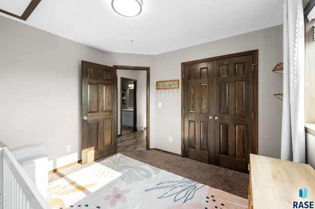 4024 S Sparta Ave Avenue, Sioux Falls, SD 57110