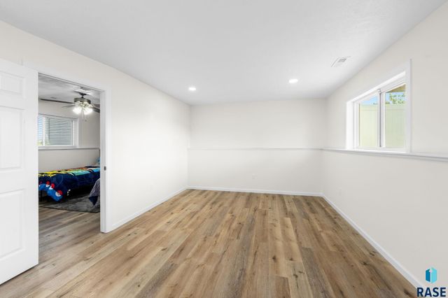 4024 S Sparta Ave Avenue, Sioux Falls, SD 57110