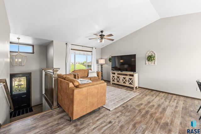 4024 S Sparta Ave Avenue, Sioux Falls, SD 57110