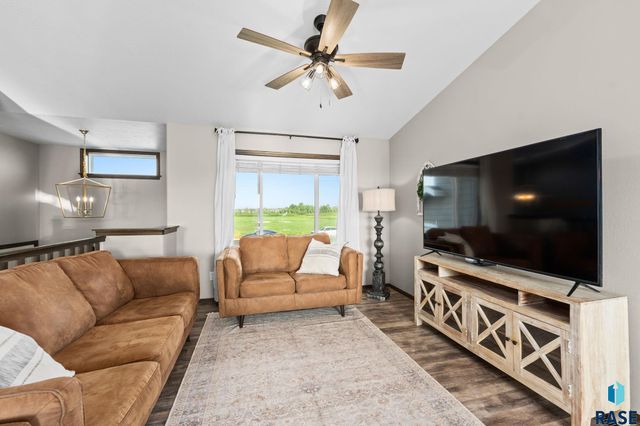 4024 S Sparta Ave Avenue, Sioux Falls, SD 57110