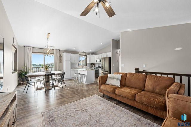 4024 S Sparta Ave Avenue, Sioux Falls, SD 57110