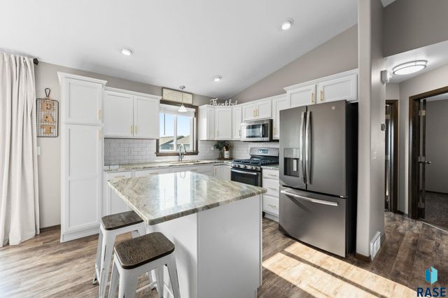 4024 S Sparta Ave Avenue, Sioux Falls, SD 57110