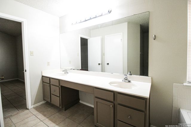 3223 Tree Grove, San Antonio, TX 78247