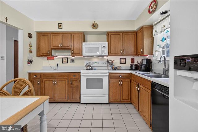 74 GLEN DR, Yardley, PA 19067